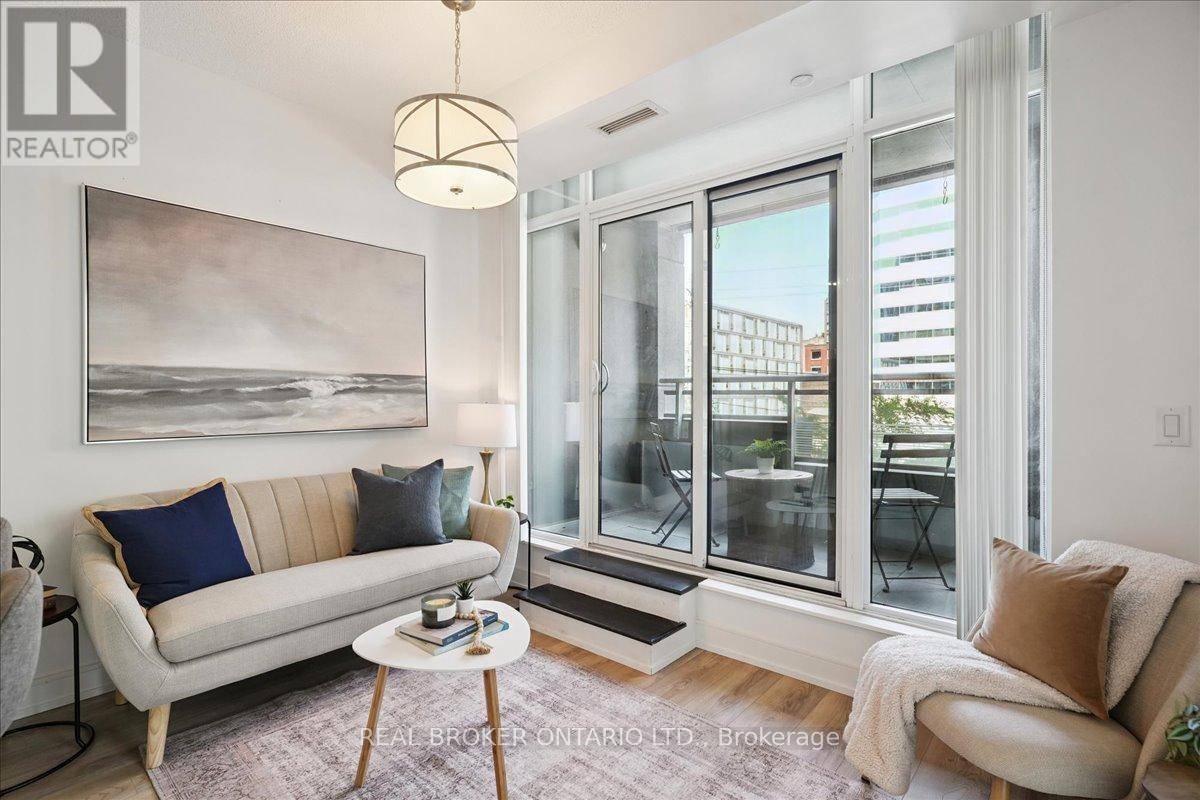 Toronto (waterfront Communities), ON M5V0N7,525 Adelaide ST West #215