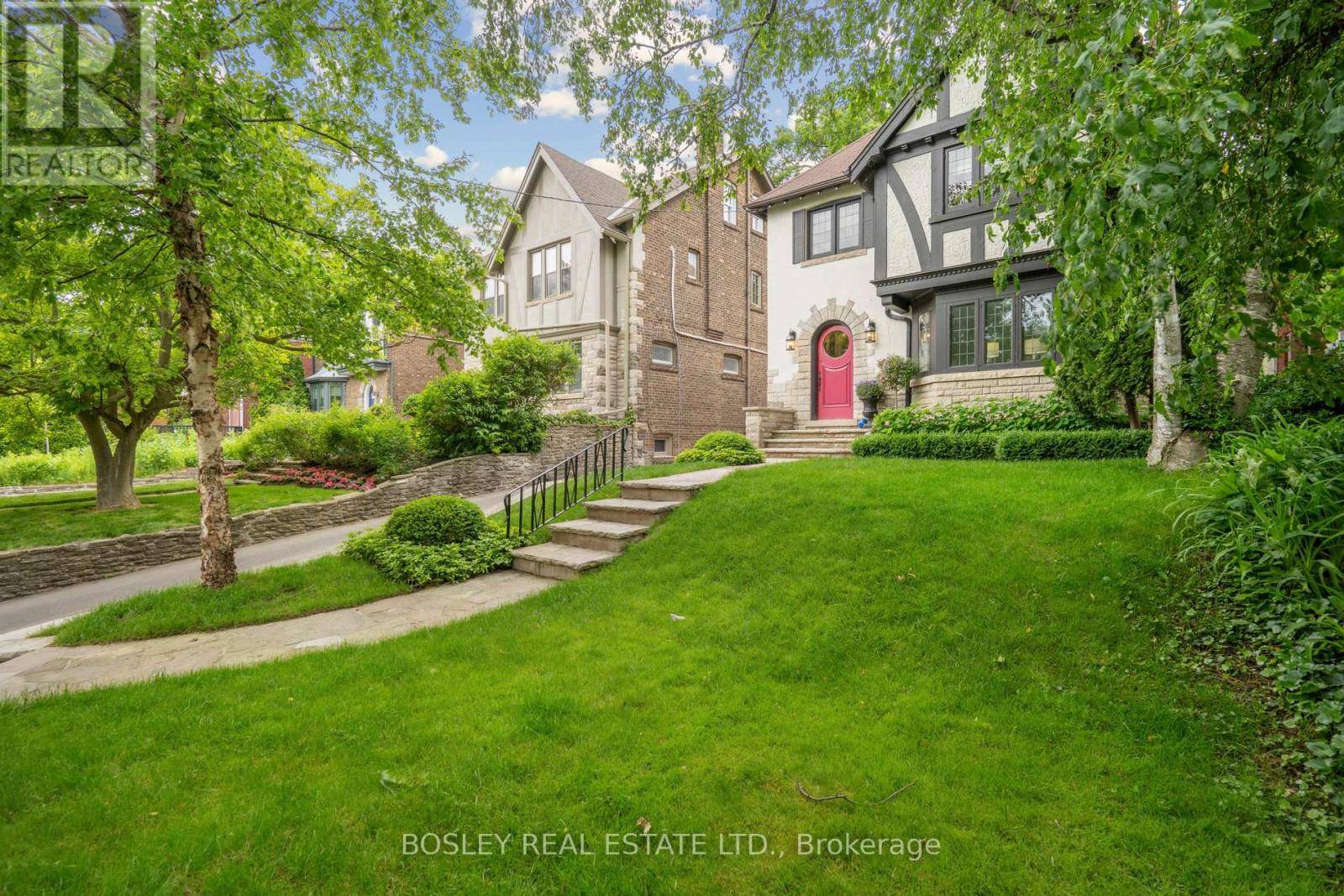 Toronto (rosedale-moore Park), ON M4W2C2,294 DOUGLAS DRIVE