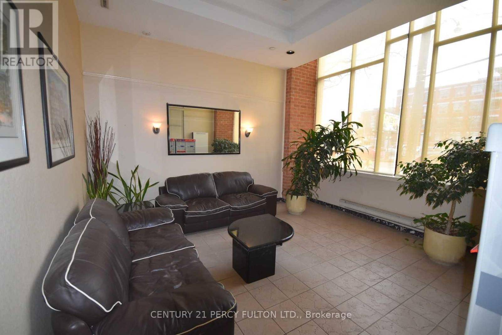Toronto (palmerston-little Italy), ON M6G4A3,456 College ST #206