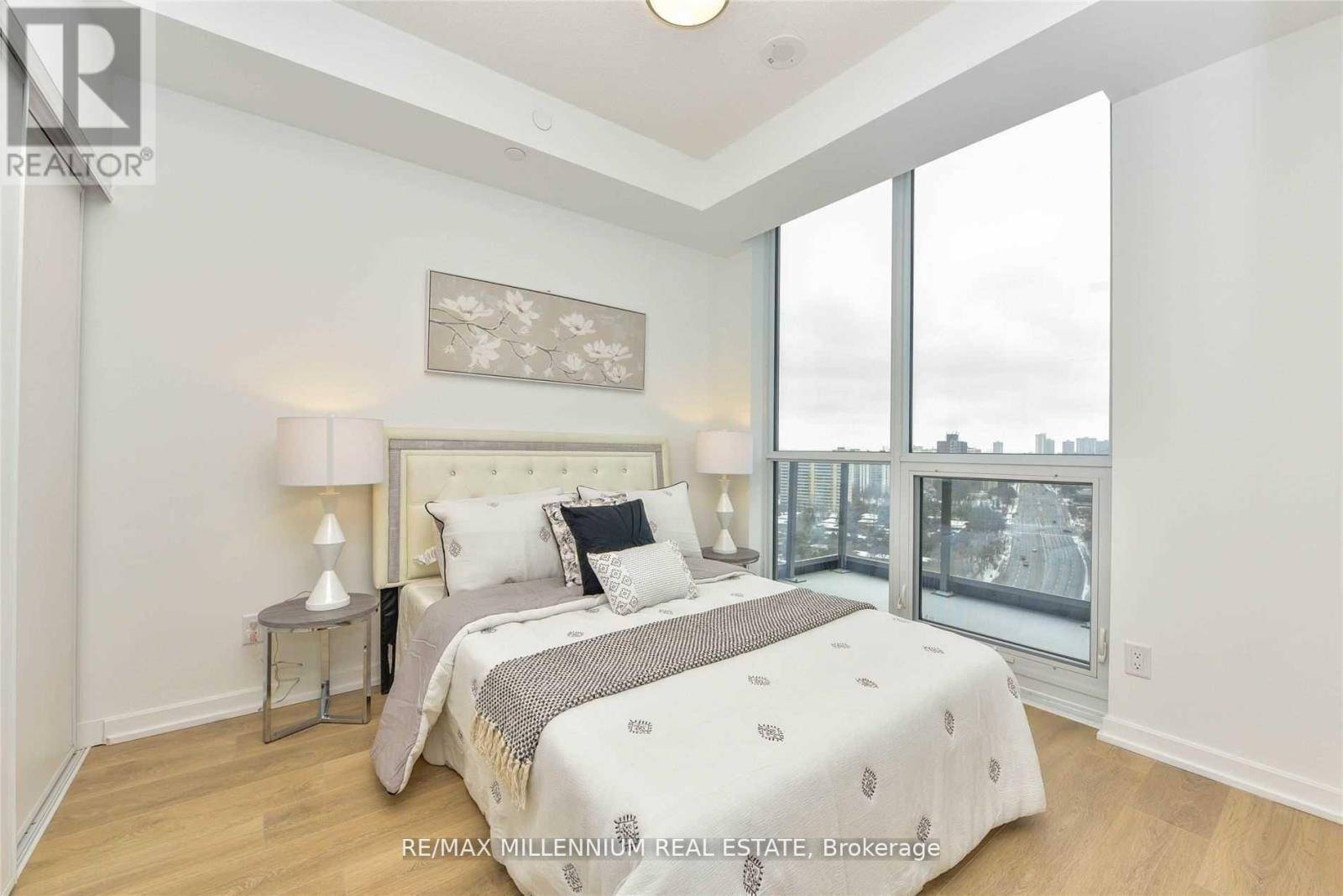 Toronto (henry Farm), ON M2J1M5,36 Forest MNR #1309