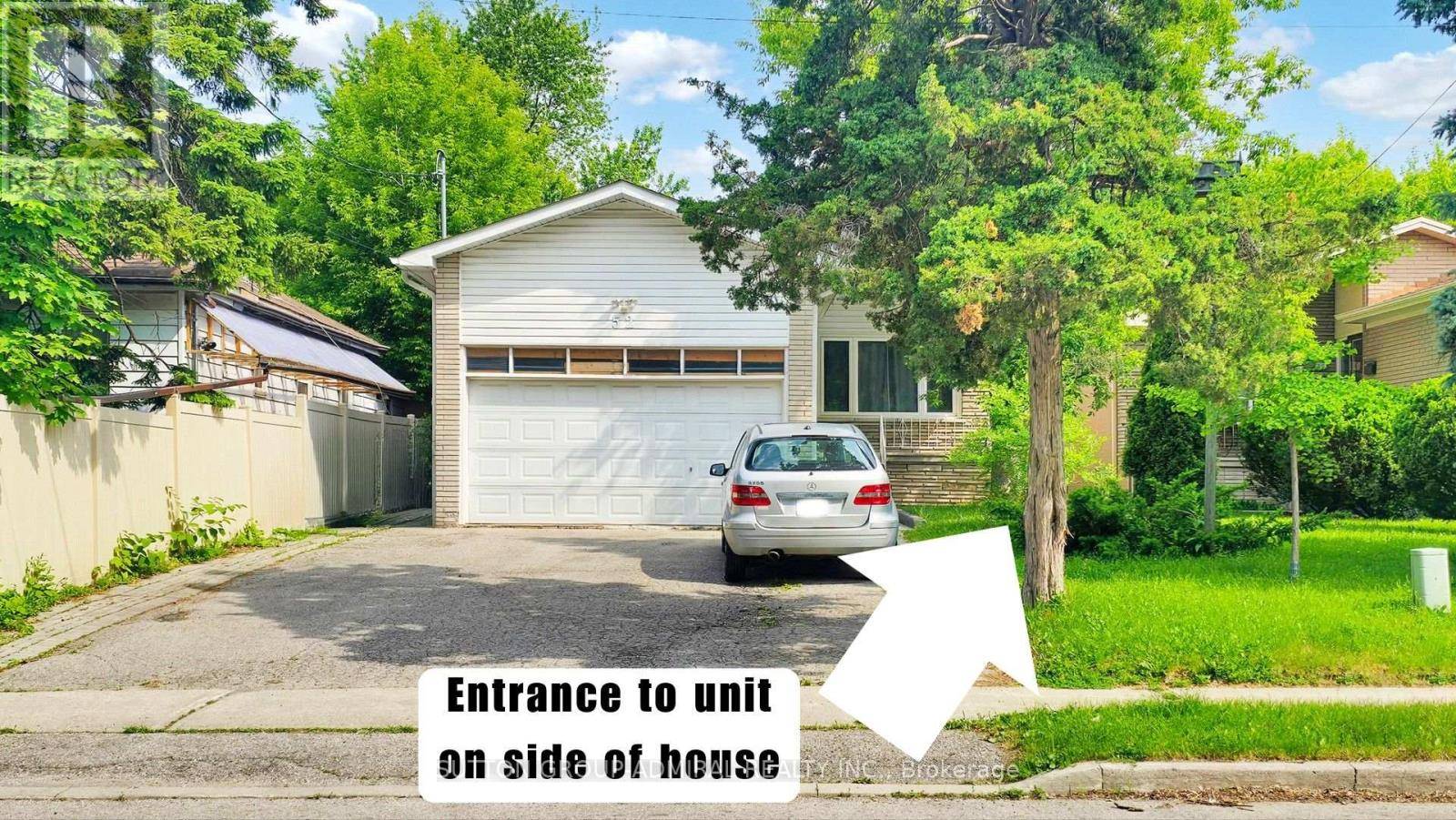 52 Farrell AVE #Middle, Toronto (willowdale West), ON M2R1C9