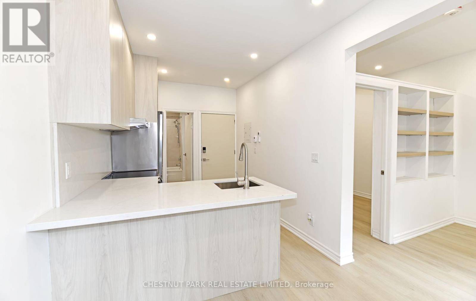 Toronto (waterfront Communities), ON M5A1J4,171 King ST #5