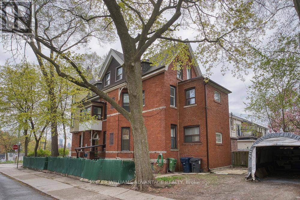 Toronto (palmerston-little Italy), ON M6H1G6,43 DEWSON STREET