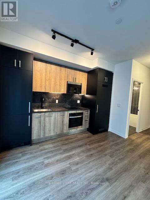 Toronto (kensington-chinatown), ON M5T1G2,280 Dundas ST West #416