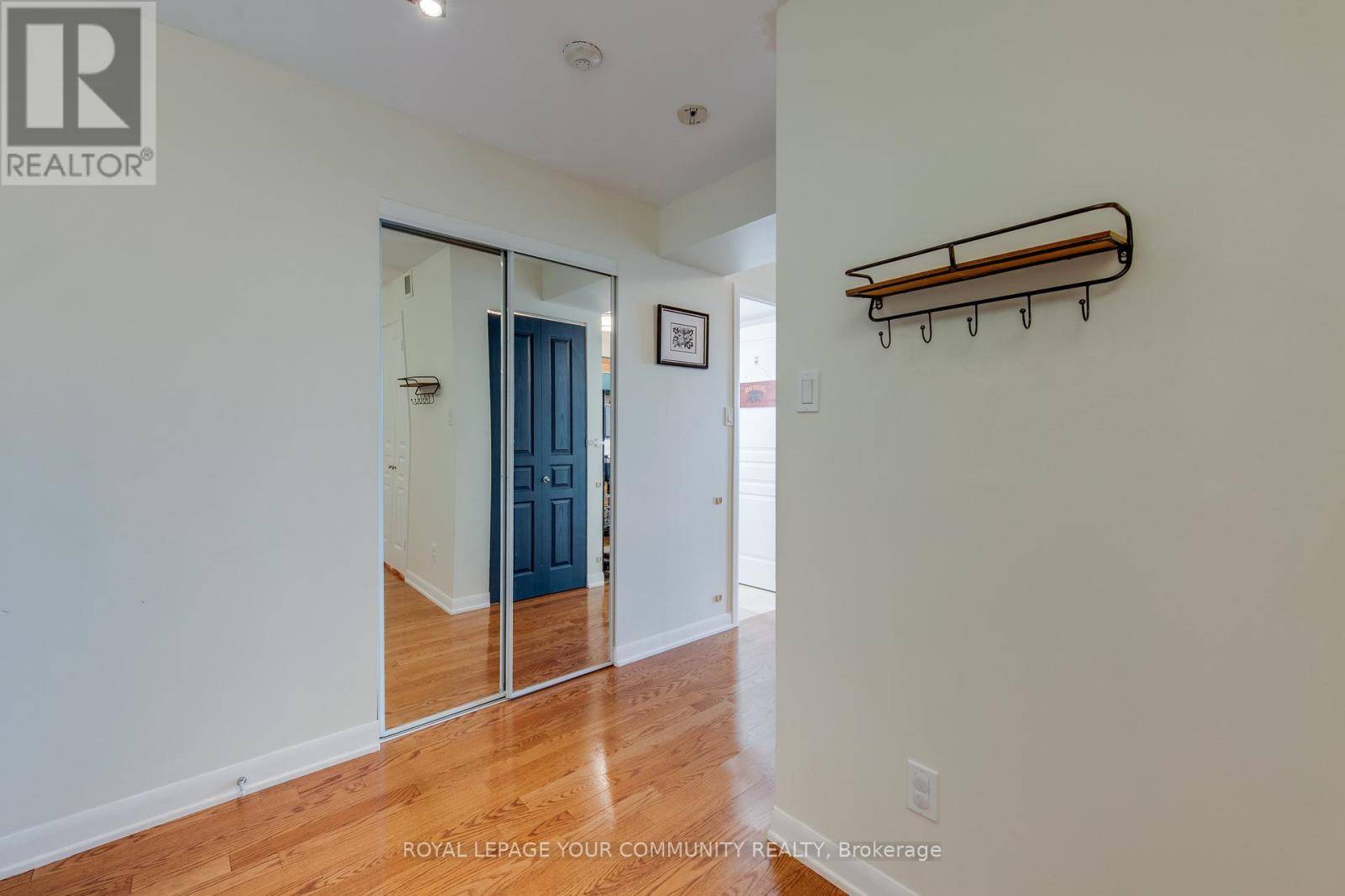 Toronto (moss Park), ON M4A4R3,323 Richmond ST East #1007