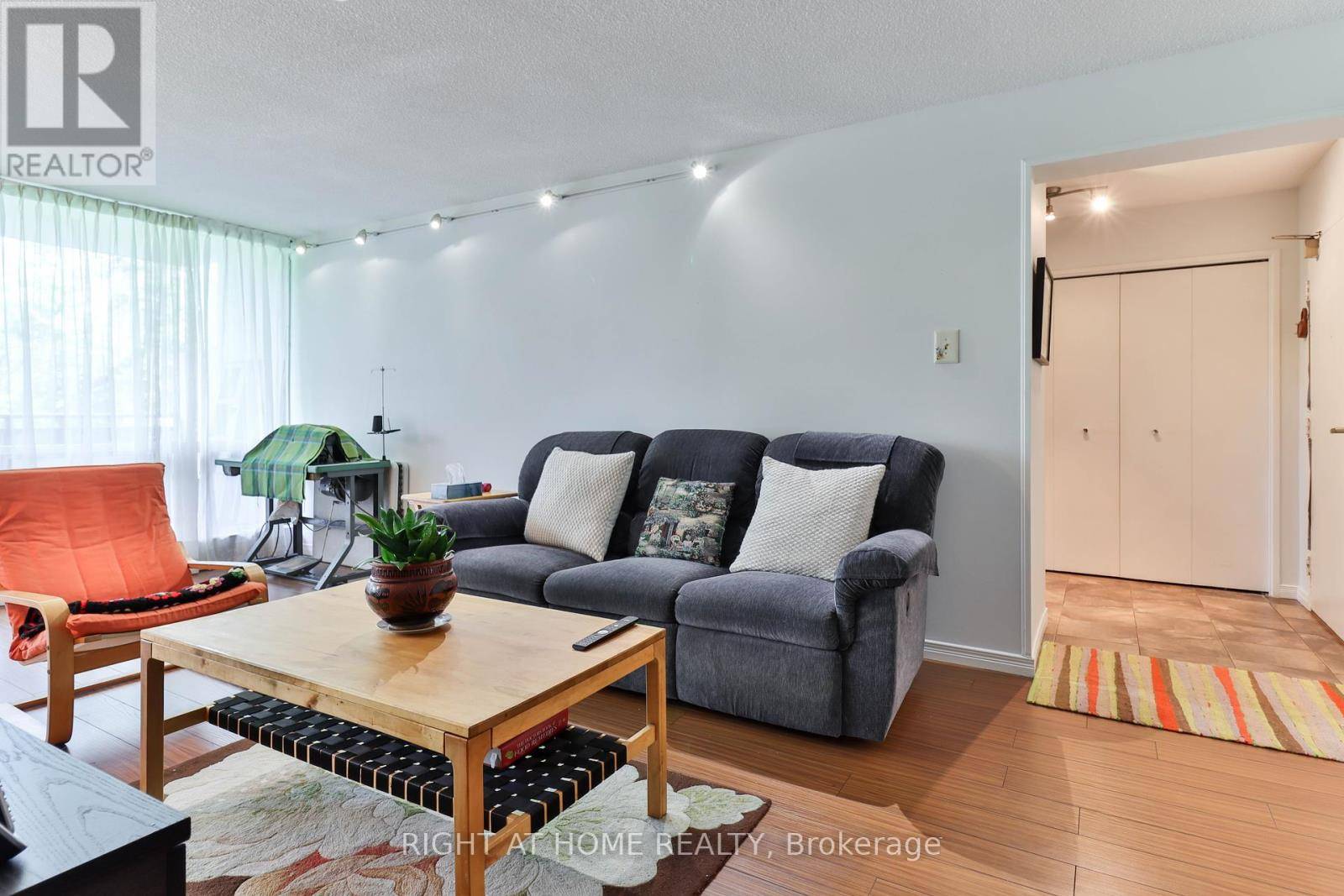 Toronto (victoria Village), ON M4A2R1,10 Sunrise AVE #313