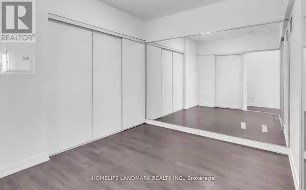 Toronto (casa Loma), ON M5P0A2,501 St Clair AVE West #419