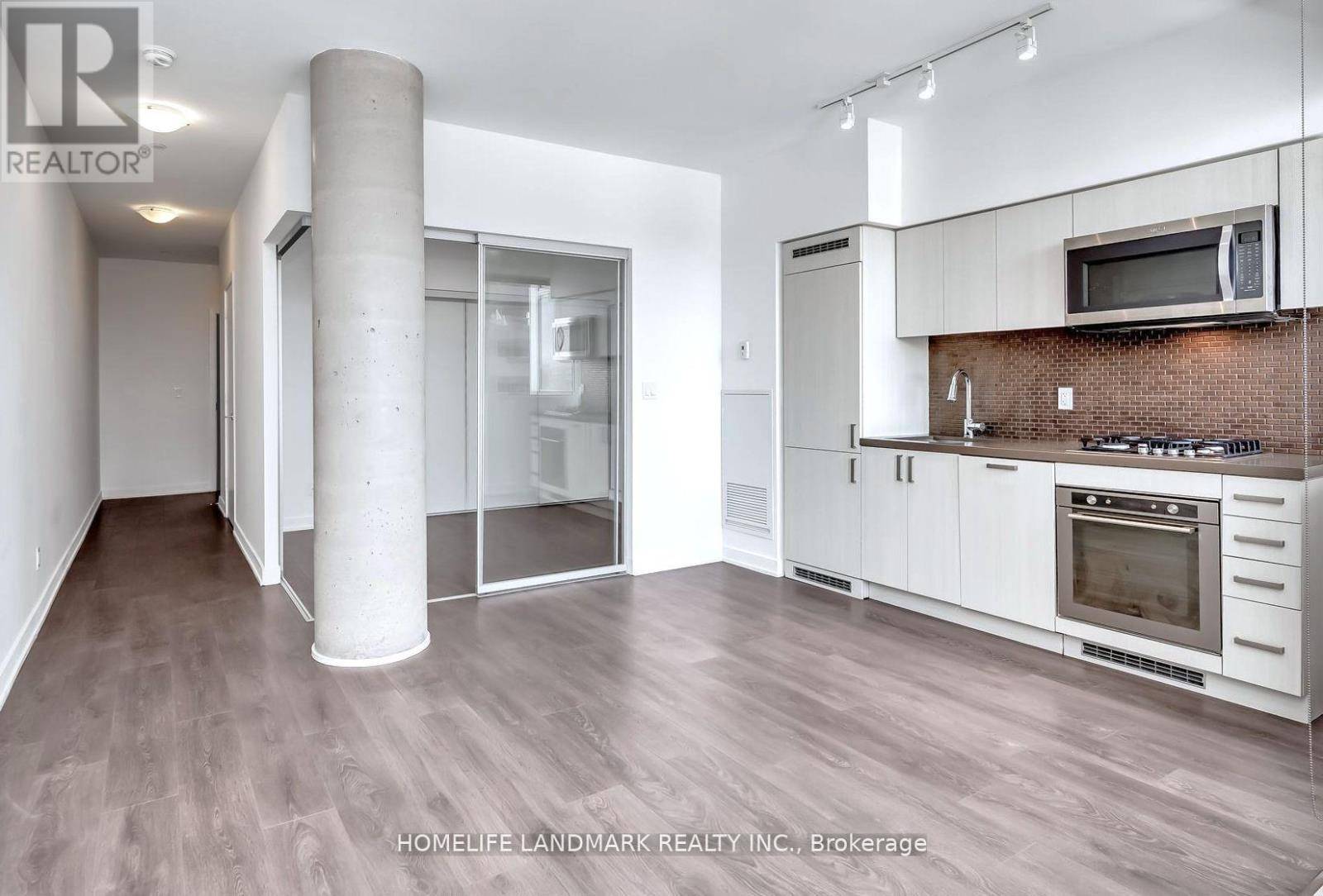 Toronto (casa Loma), ON M5P0A2,501 St Clair AVE West #419