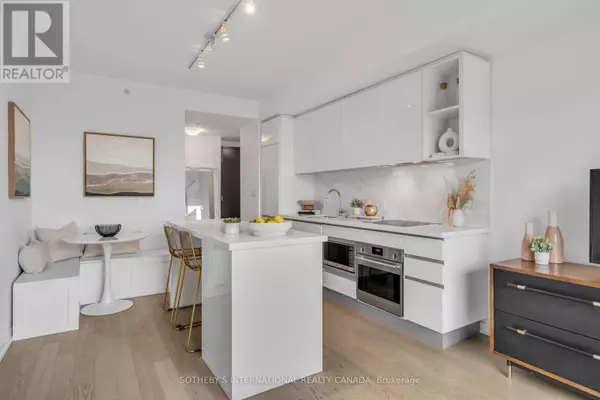 Toronto (casa Loma), ON M4V3E1,377 Madison AVE #407
