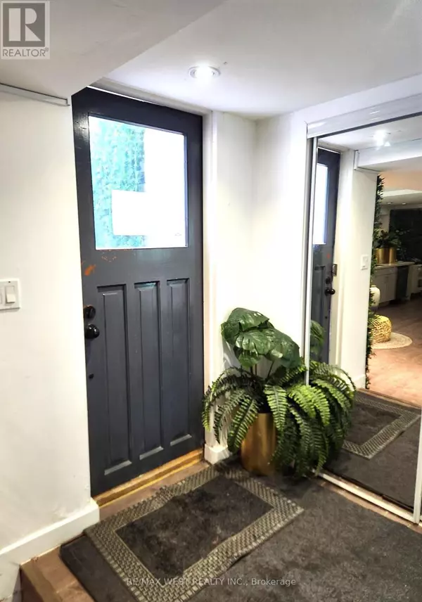 Toronto (niagara), ON M5V2R8,BASEMENT APARTMENT - 44 TECUMSETH STREET