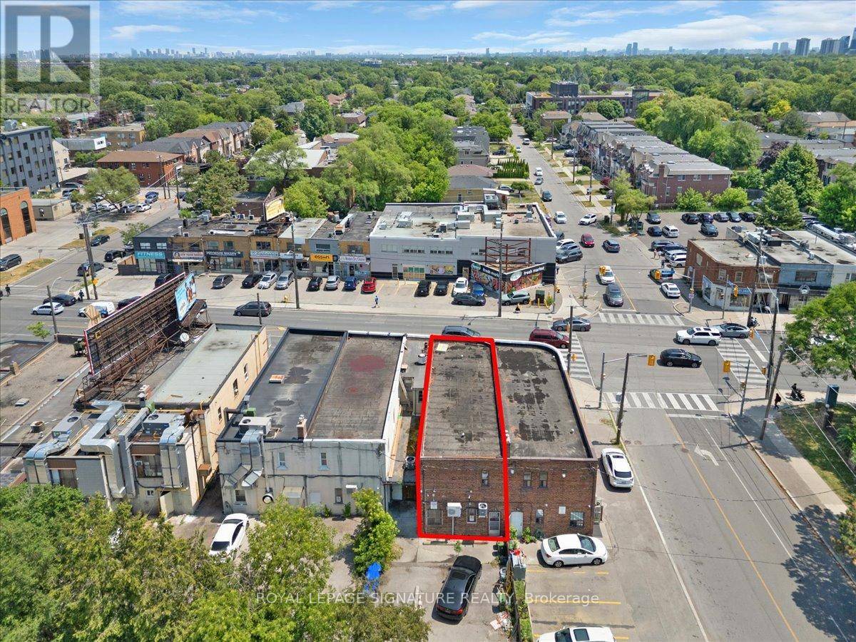 Toronto (englemount-lawrence), ON M6B3B6,3016 BATHURST STREET