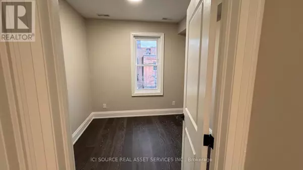 Toronto (trinity-bellwoods), ON M6G1B5,615 College ST #Unit A