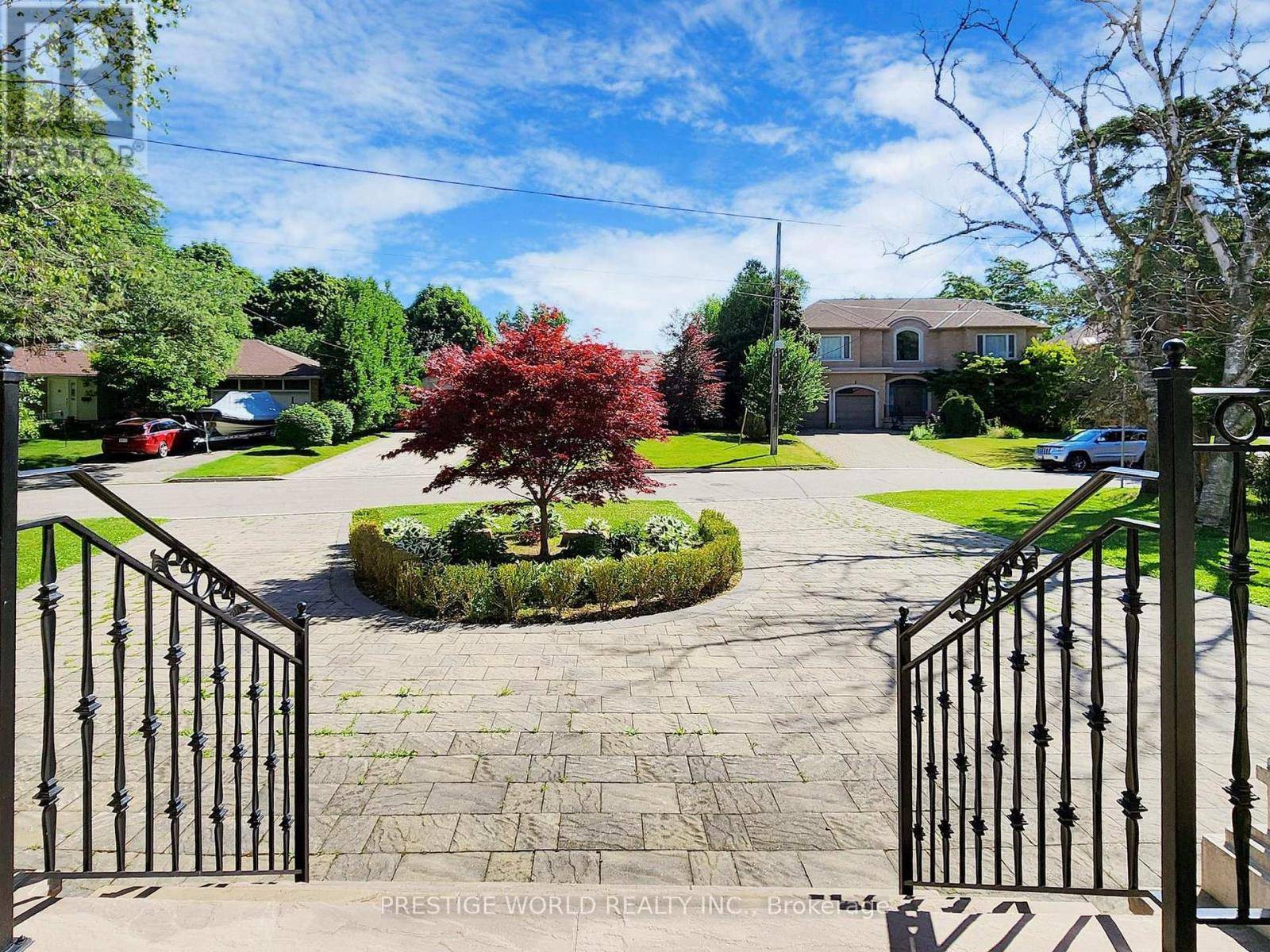 Toronto (banbury-don Mills), ON M3B2G4,6 BLAINE DRIVE