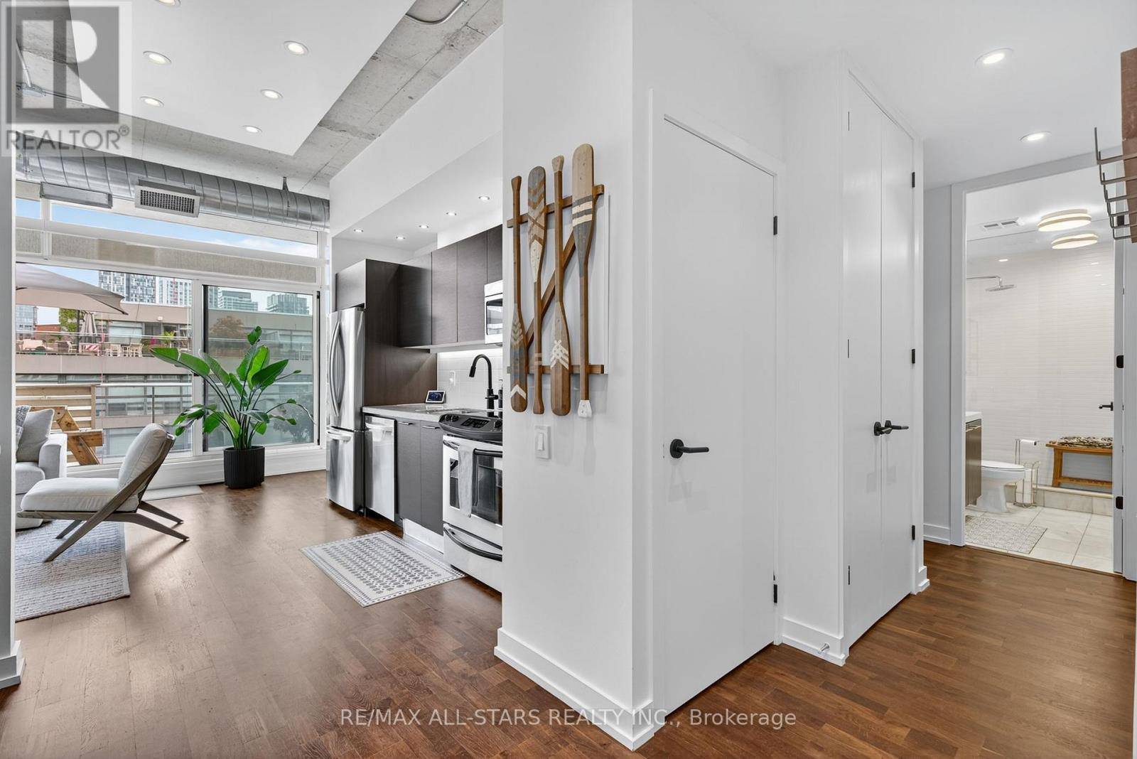 Toronto (waterfront Communities), ON M5V2M6,66 Portland ST #801