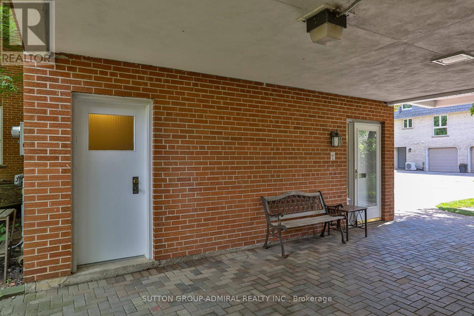 Toronto (st. Andrew-windfields), ON M2L1T5,6 Snowshoe Mill WAY #206