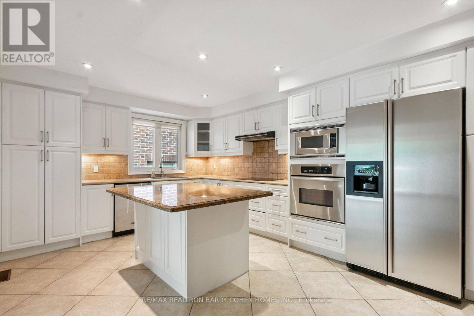 Toronto (bayview Village), ON M2K1M5,58 HAWKSBURY DRIVE