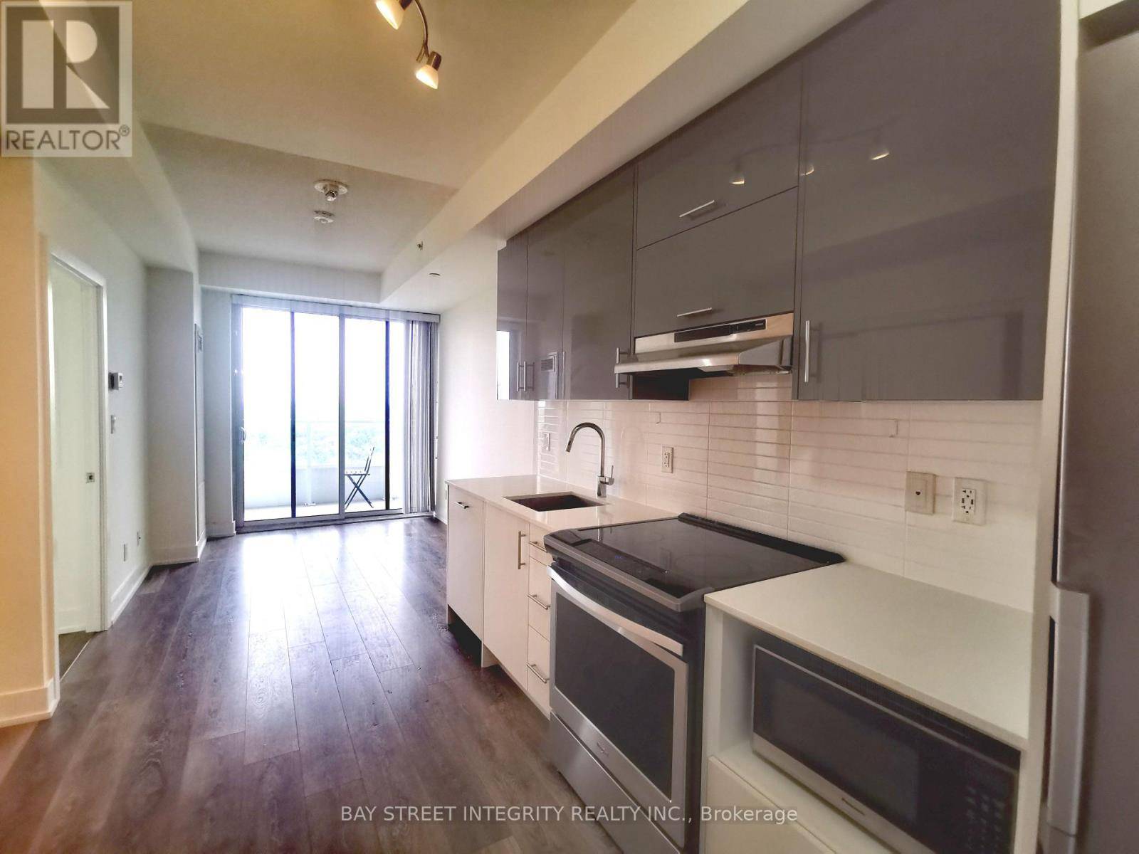 Toronto (don Valley Village), ON M2J4T1,180 Fairview Mall DR #1607