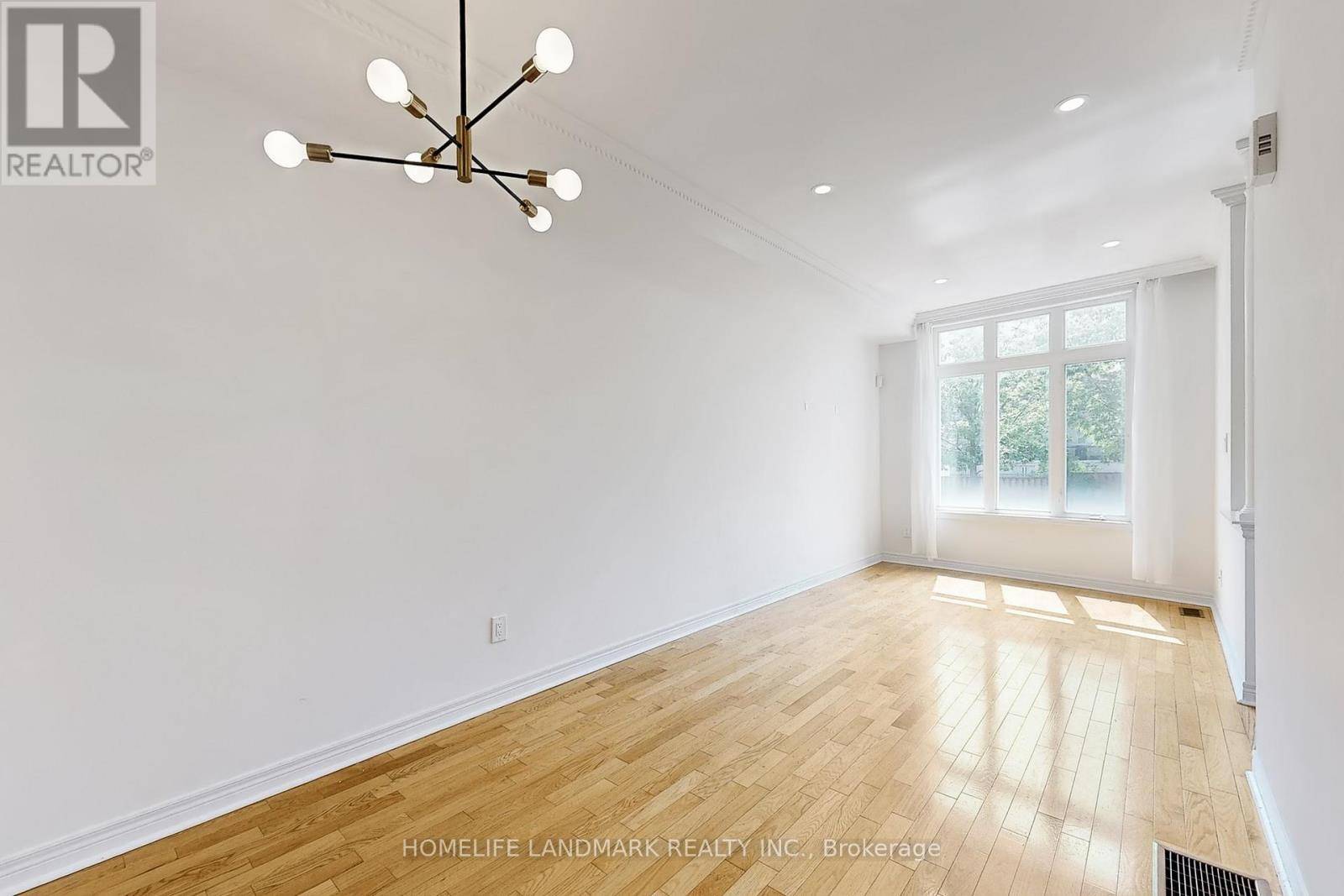 Toronto (newtonbrook West), ON M2M4M4,19 ENGLISH GARDEN WAY