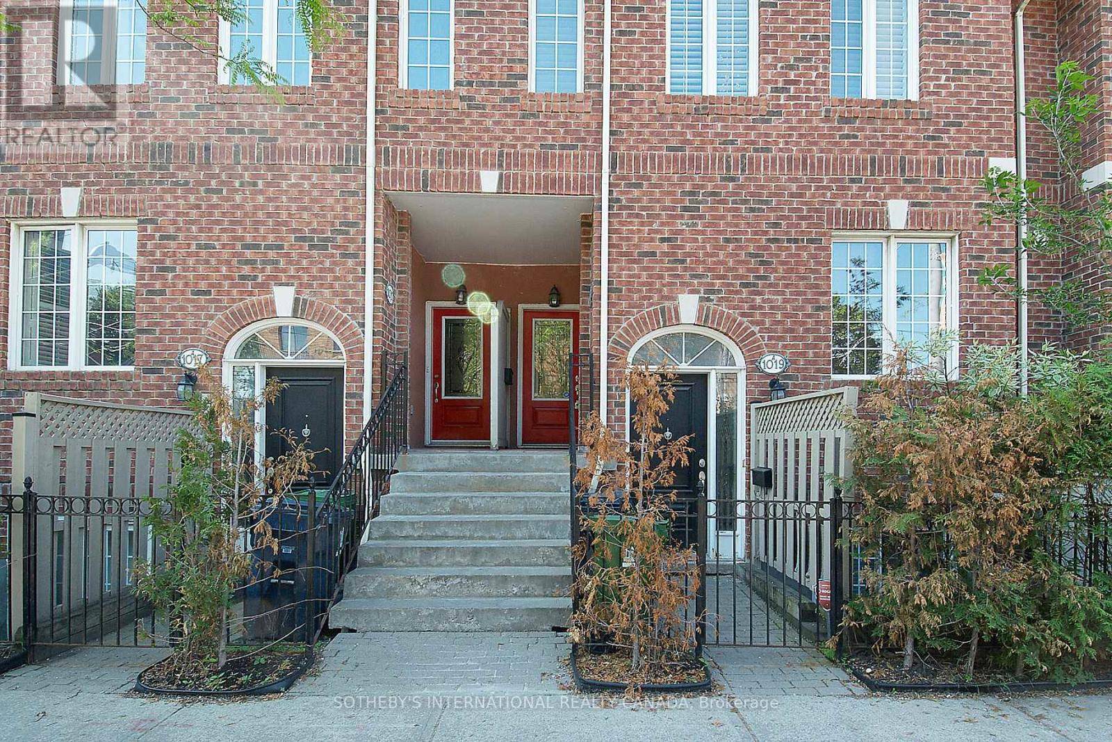 Toronto (little Portugal), ON M6H1A8,1019B COLLEGE STREET