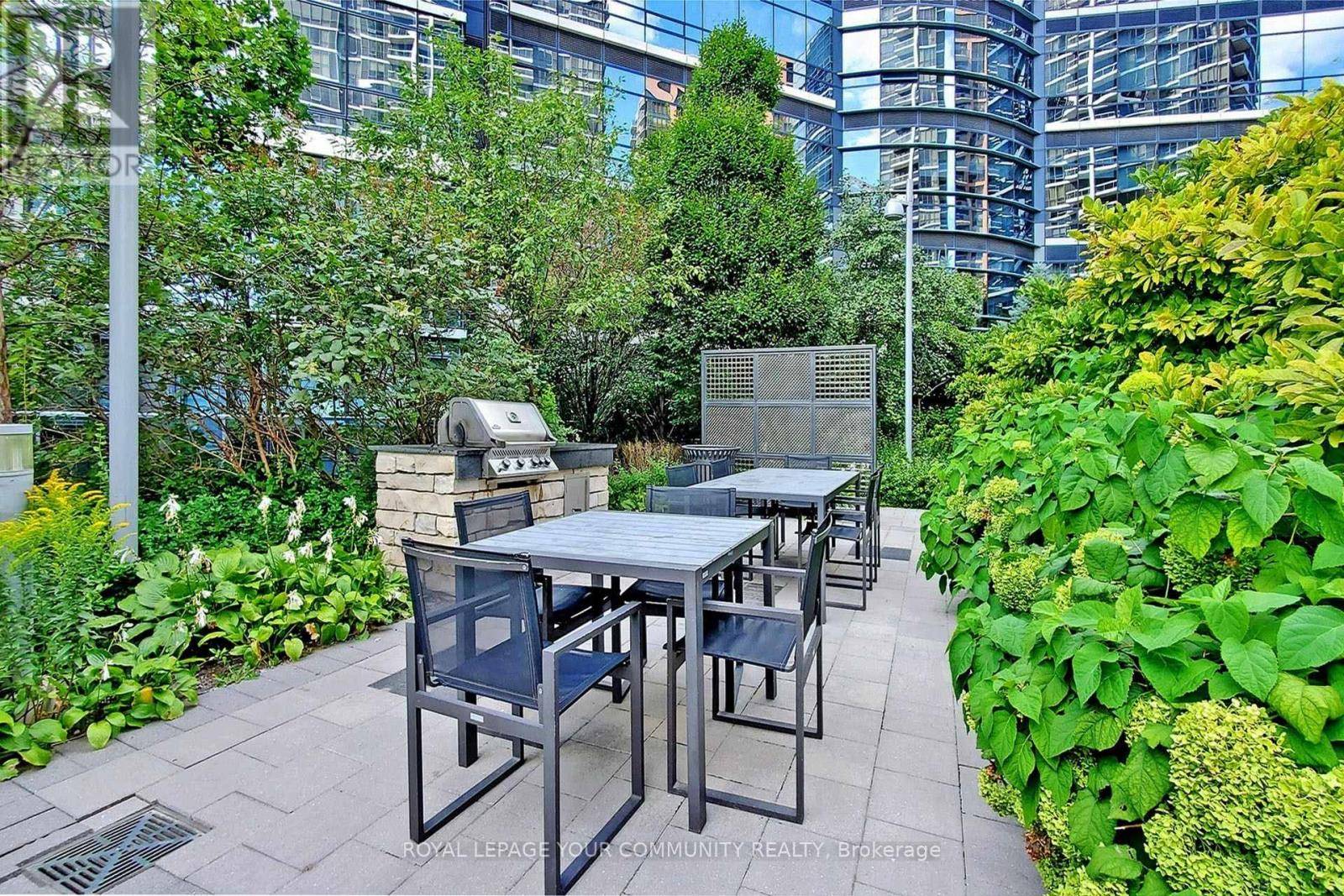 Toronto (willowdale East), ON M2N0G5,2 Anndale DR #602