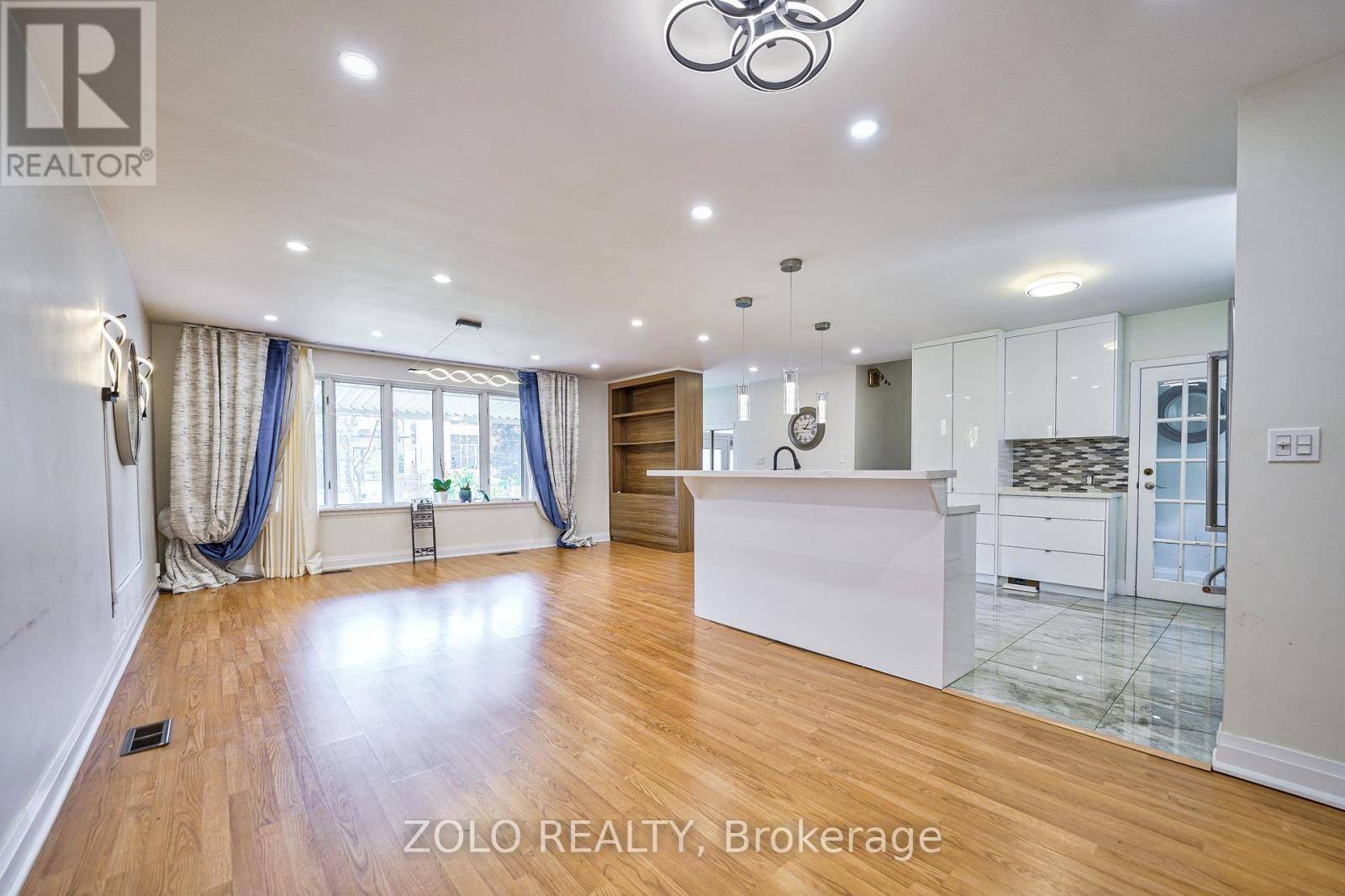 Toronto (newtonbrook East), ON M2M2N3,148 NEWTON DRIVE