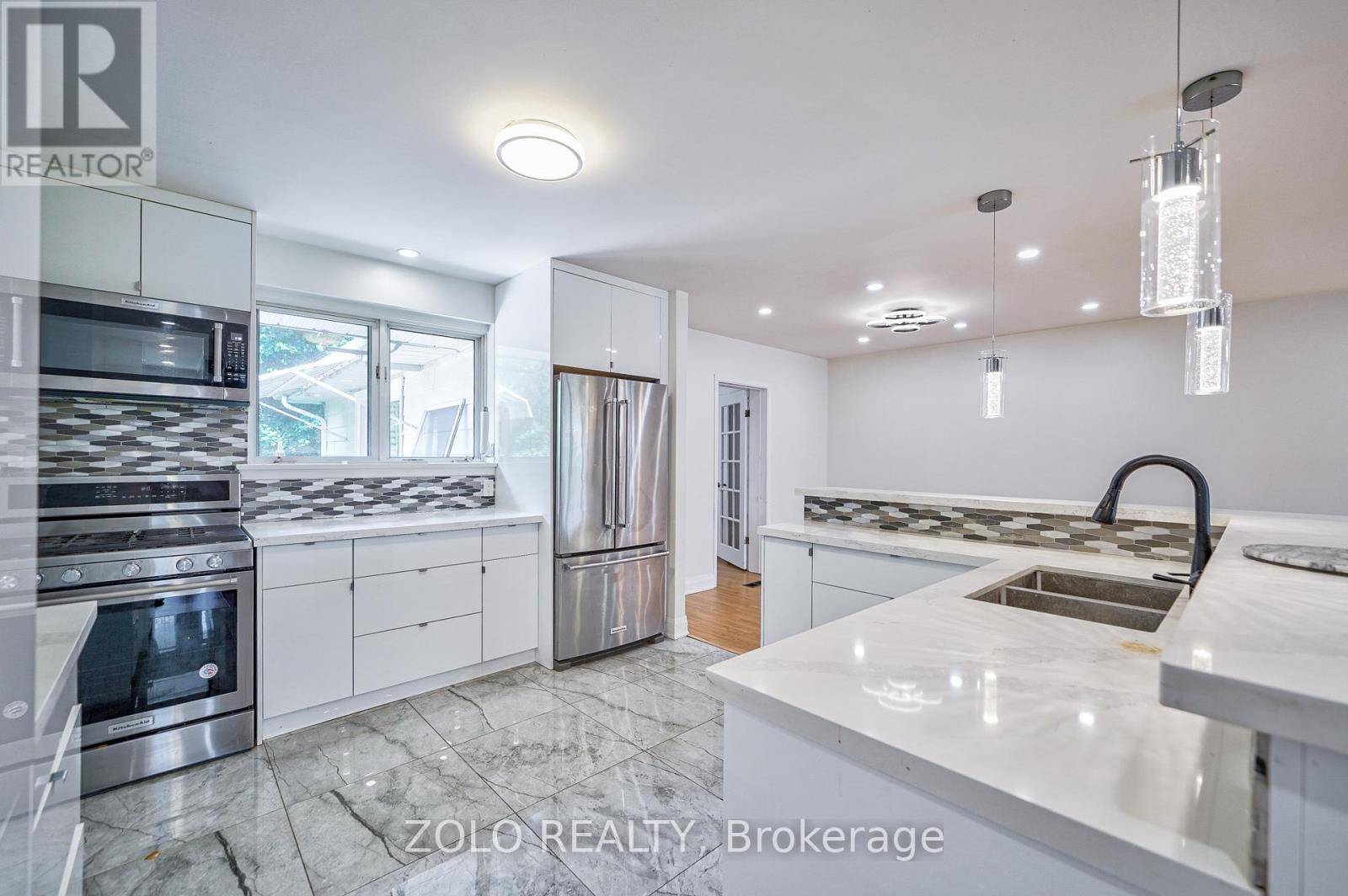 Toronto (newtonbrook East), ON M2M2N3,148 NEWTON DRIVE