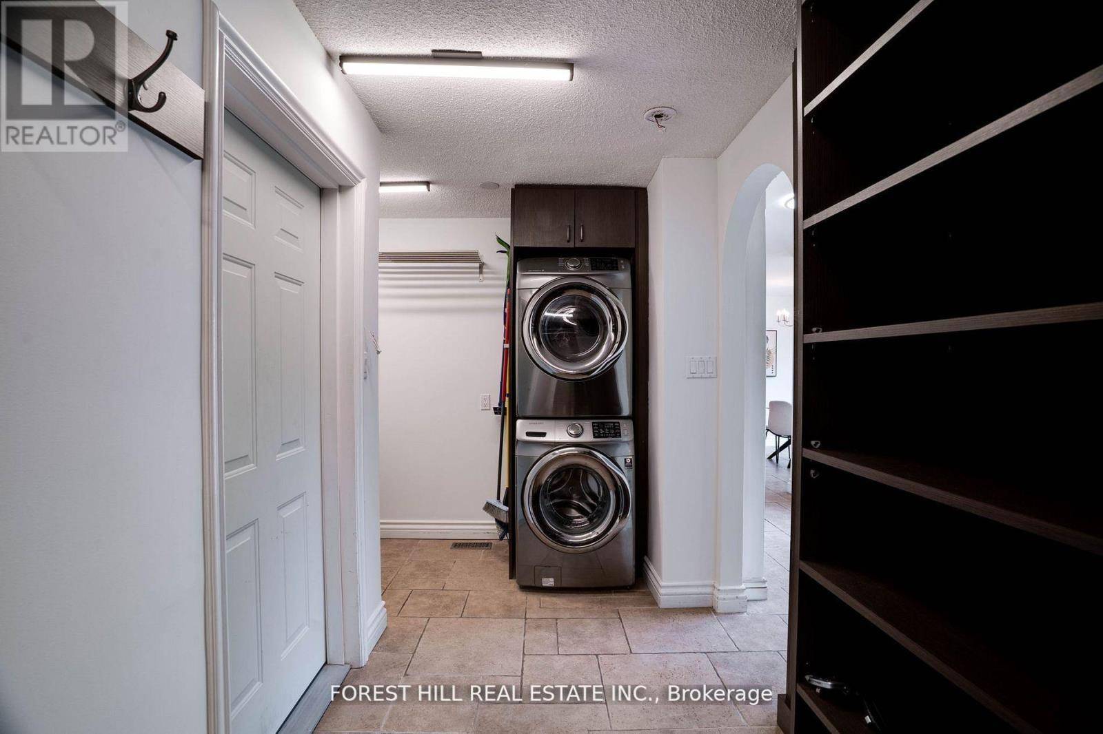 Toronto (bathurst Manor), ON M3H3Z4,244 WATERLOO AVENUE