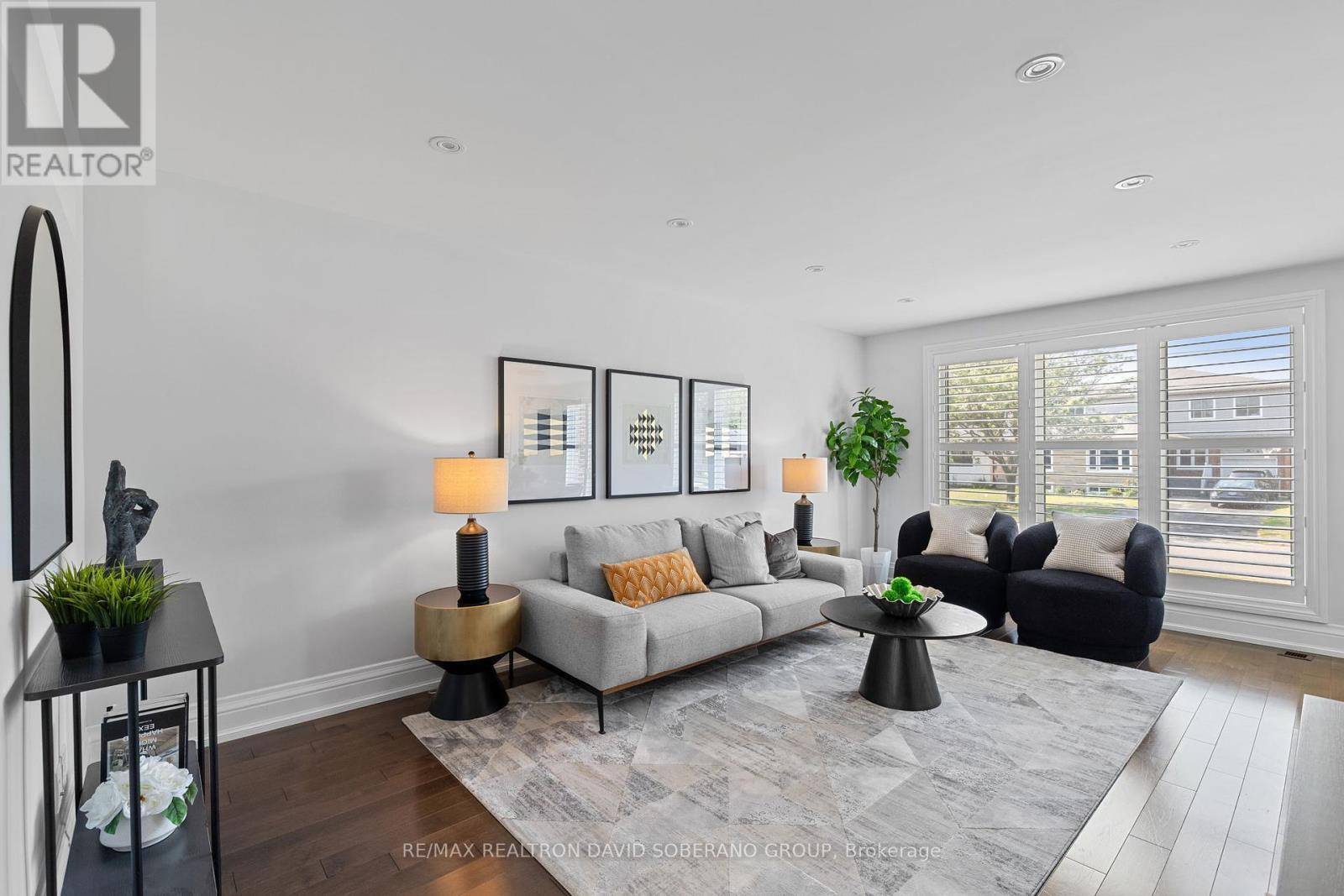 Toronto (bathurst Manor), ON M3H4B6,207 SEARLE AVENUE