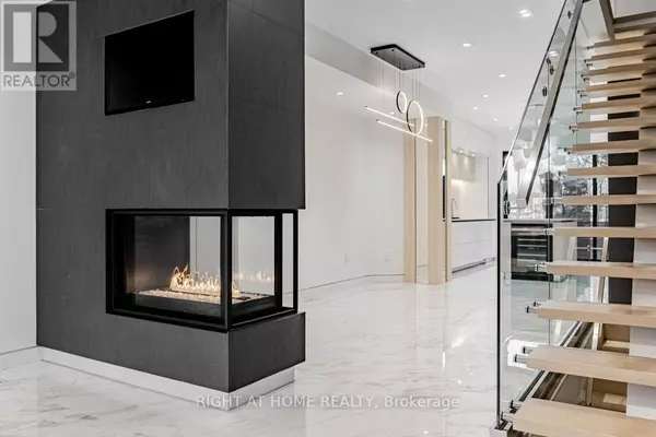 Toronto (annex), ON M5R2R8,677 HURON STREET