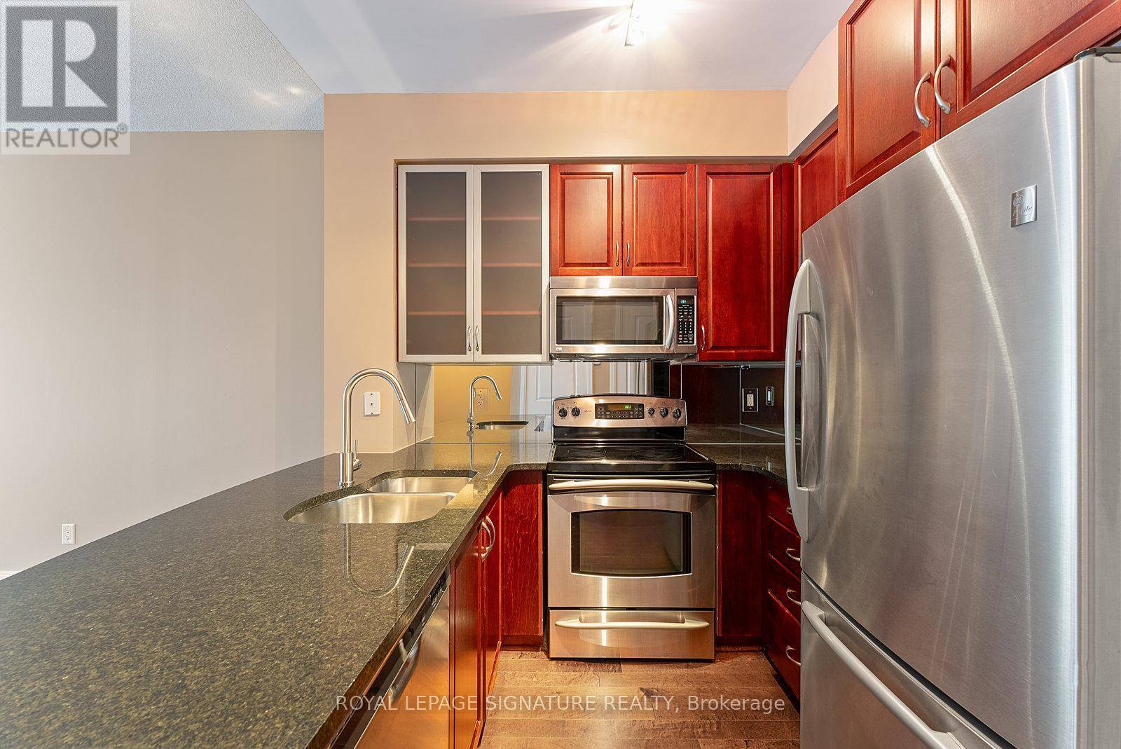 Toronto (annex), ON M5R1G1,21 Scollard ST #209