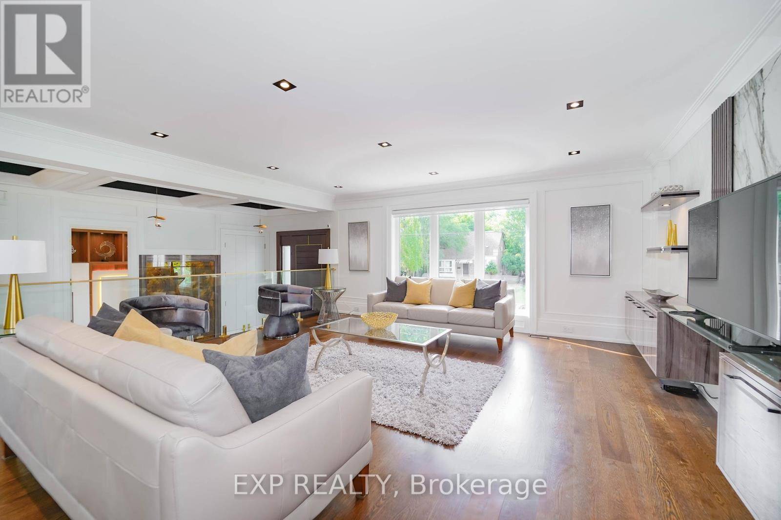 Toronto (newtonbrook East), ON M2M2T7,32 ATHABASKA AVENUE