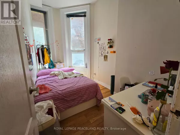 Toronto (kensington-chinatown), ON M5T1Z9,34 Ross ST #1A