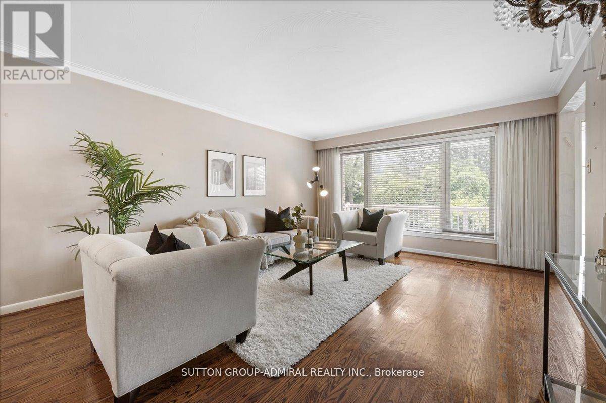 Toronto (newtonbrook West), ON M2R2L7,40 MARATHON CRESCENT
