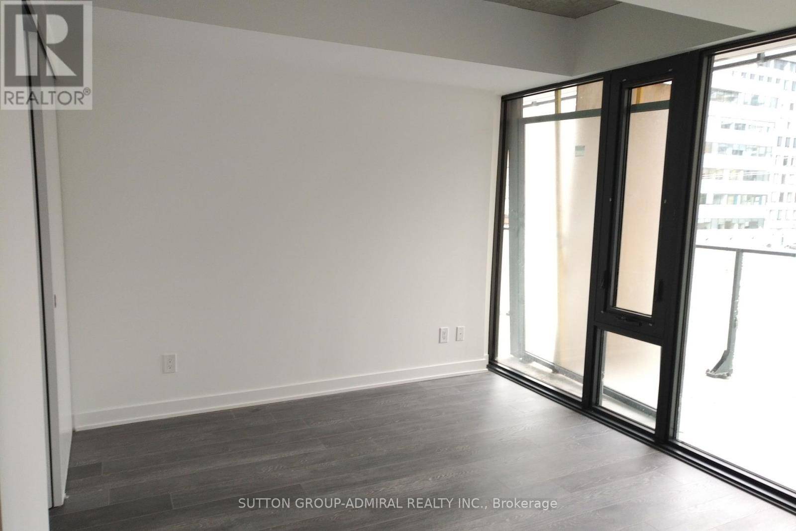 Toronto (mount Pleasant West), ON M4P1R4,185 Roehampton AVE #302