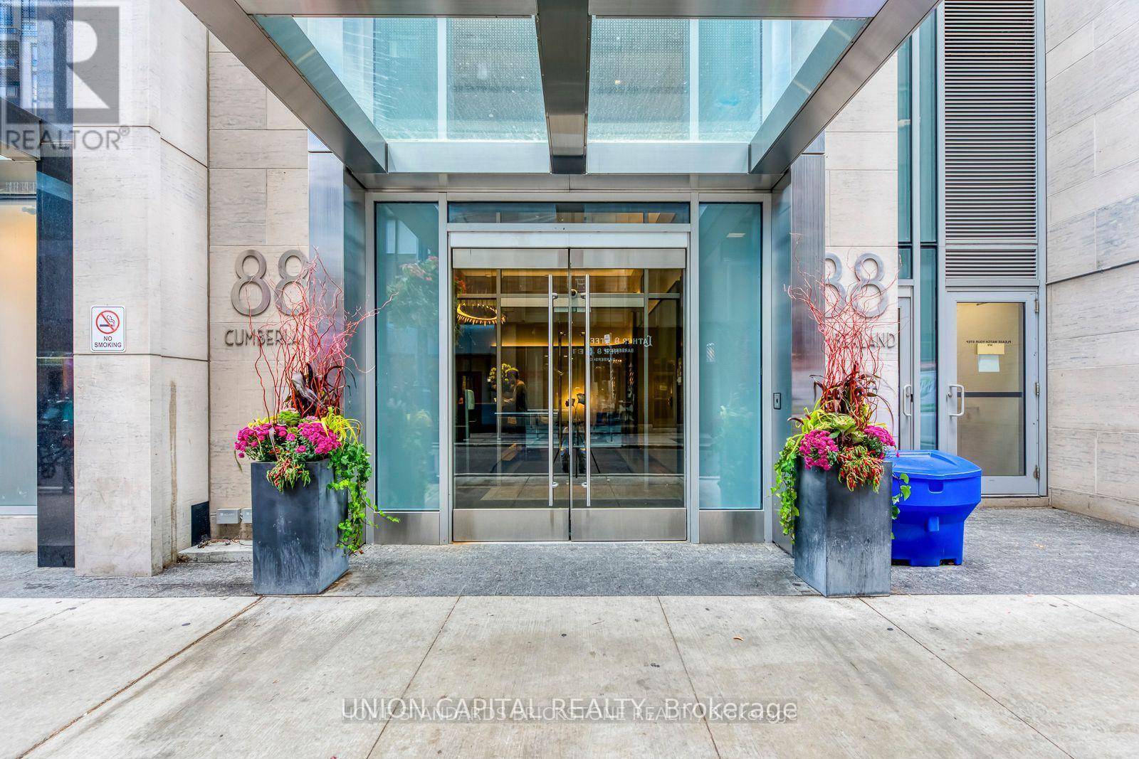 Toronto (annex), ON M5R1A3,88 Cumberland ST #609