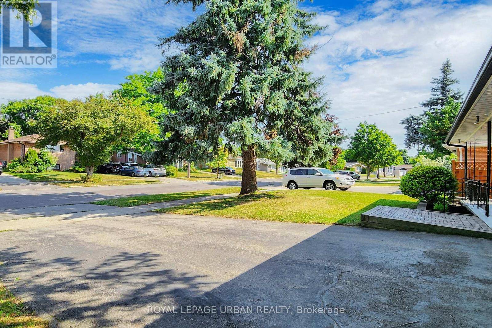 Toronto (parkwoods-donalda), ON M3A2E6,186 ROYWOOD DRIVE