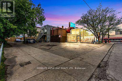 Toronto (oakwood Village), ON M6E2G6,1471 EGLINTON AVENUE W