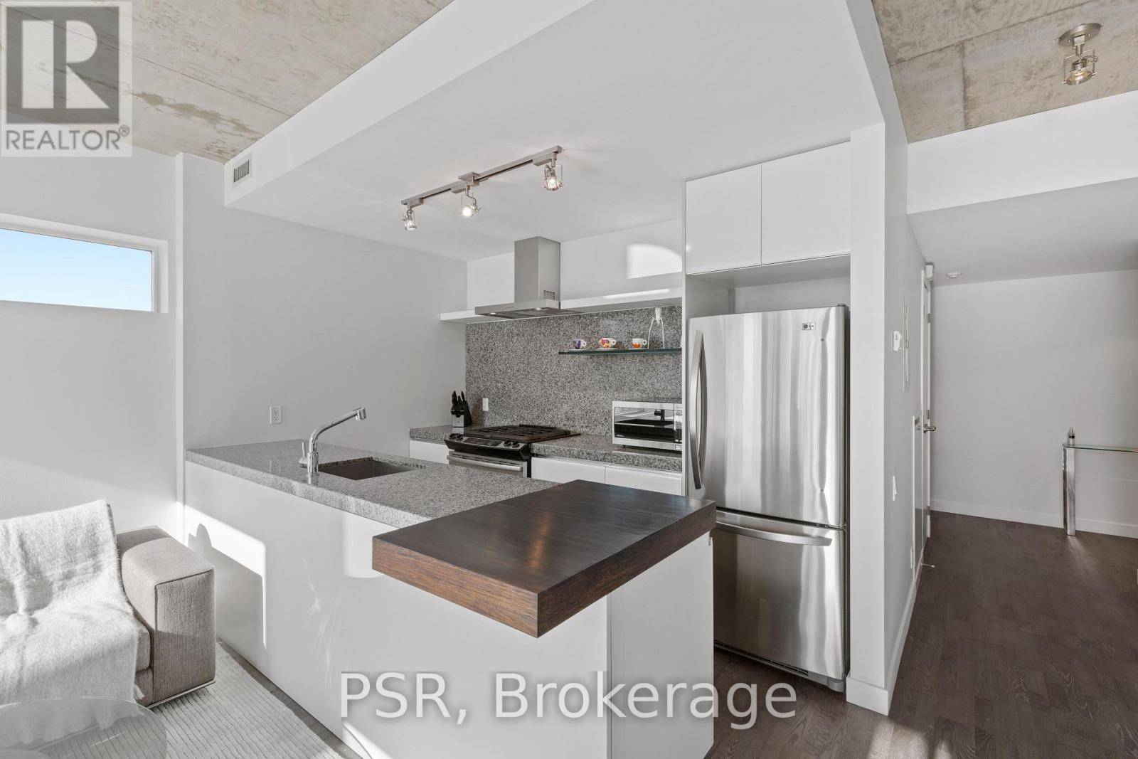 Toronto (waterfront Communities), ON M5V2M9,75 Portland ST #909