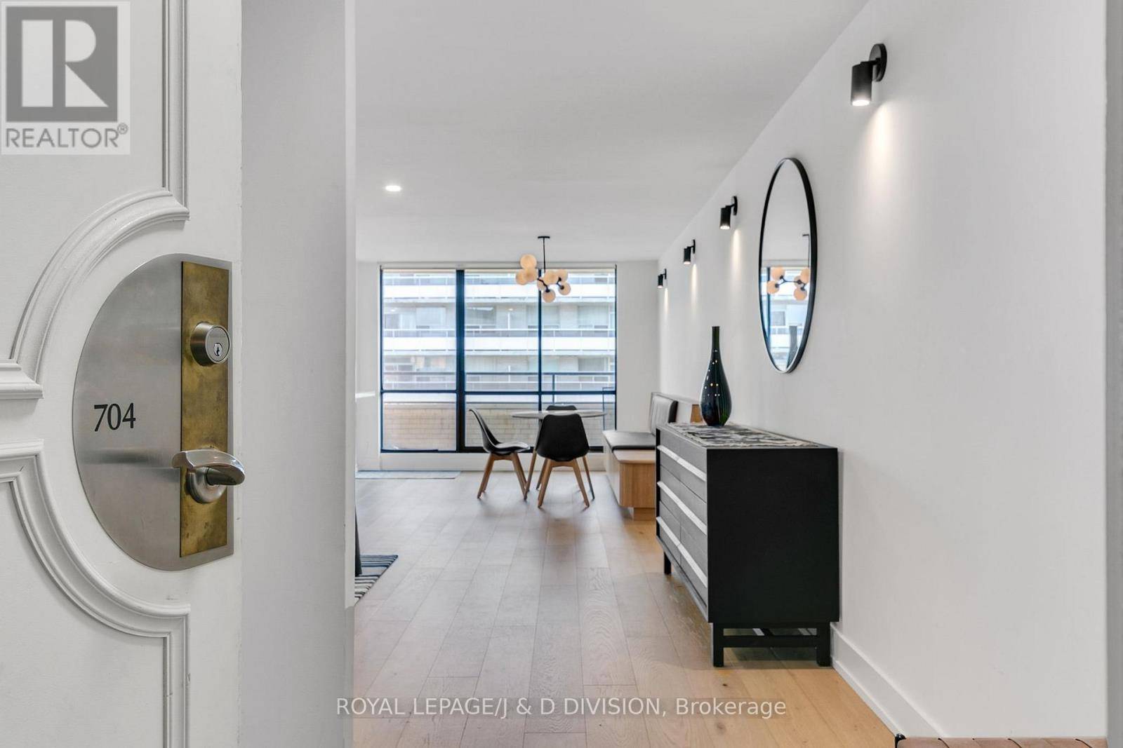 Toronto (forest Hill North), ON M5N2Z8,22 Shallmar BLVD #704