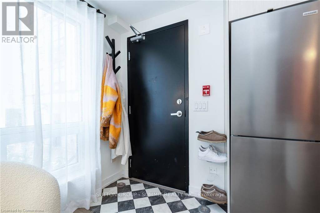 Toronto (clanton Park), ON M3H0E9,861 Sheppard AVE West #18