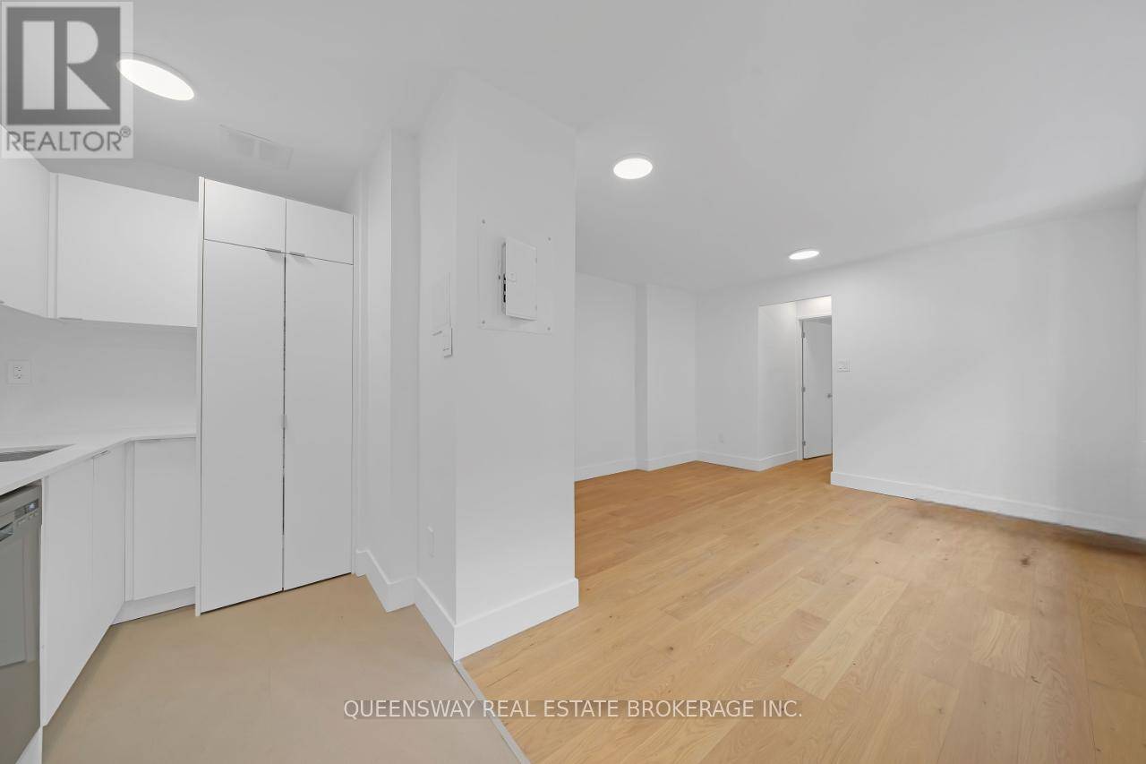 Toronto (casa Loma), ON M4V2T4,263 Russell Hill RD #202