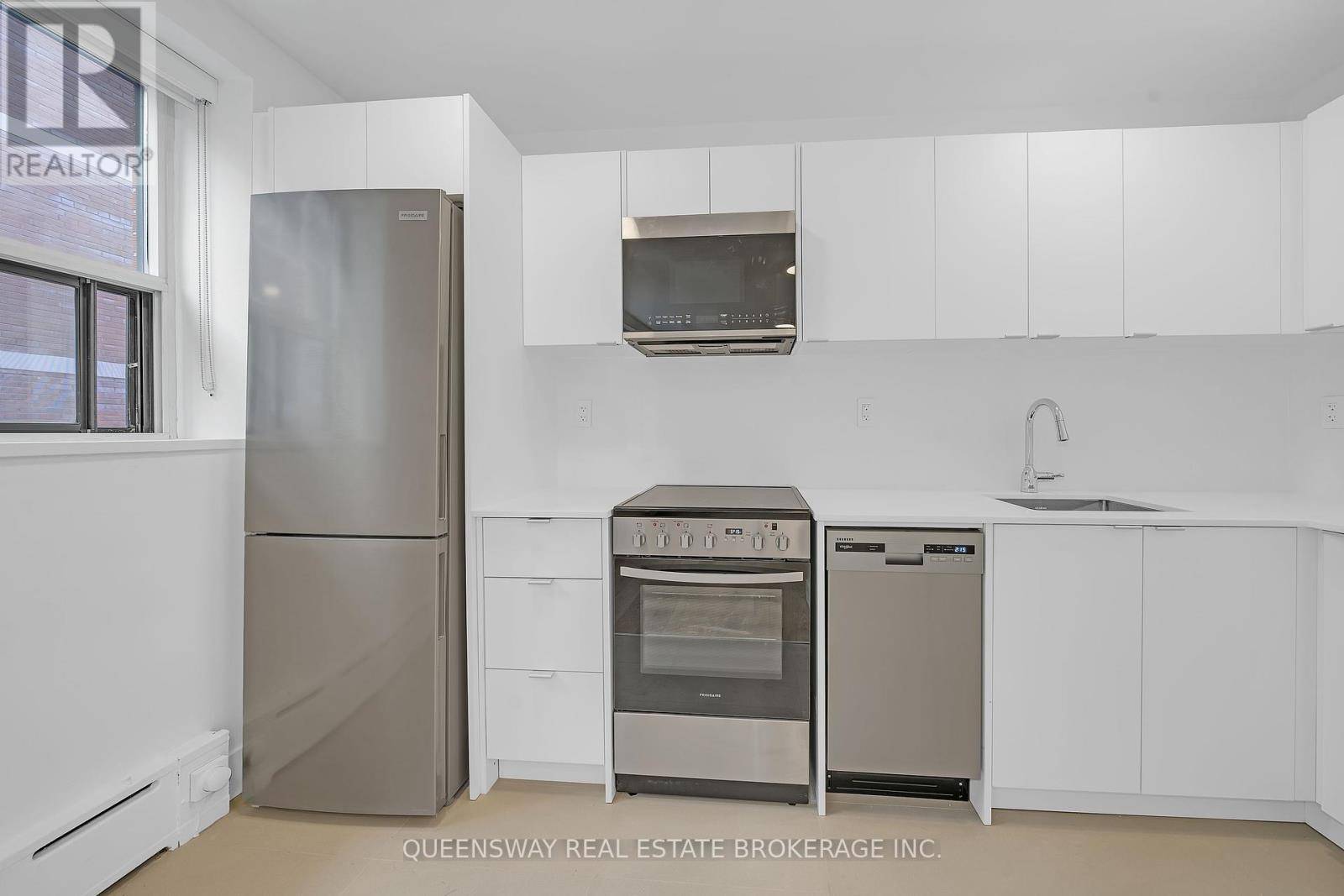 Toronto (casa Loma), ON M4V2T4,263 Russell Hill RD #202