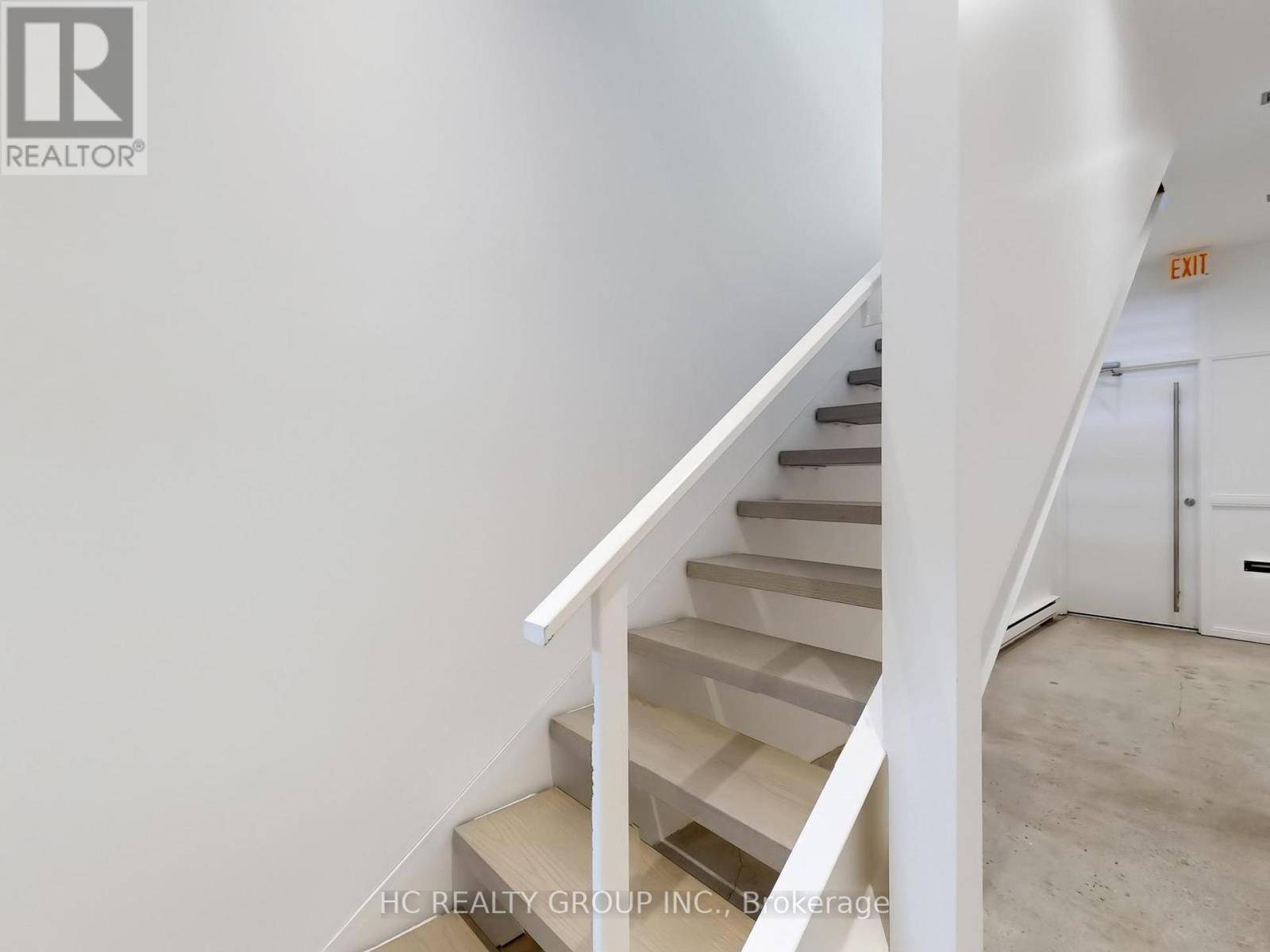 Toronto (trinity-bellwoods), ON M6J1V9,899 DUNDAS STREET W