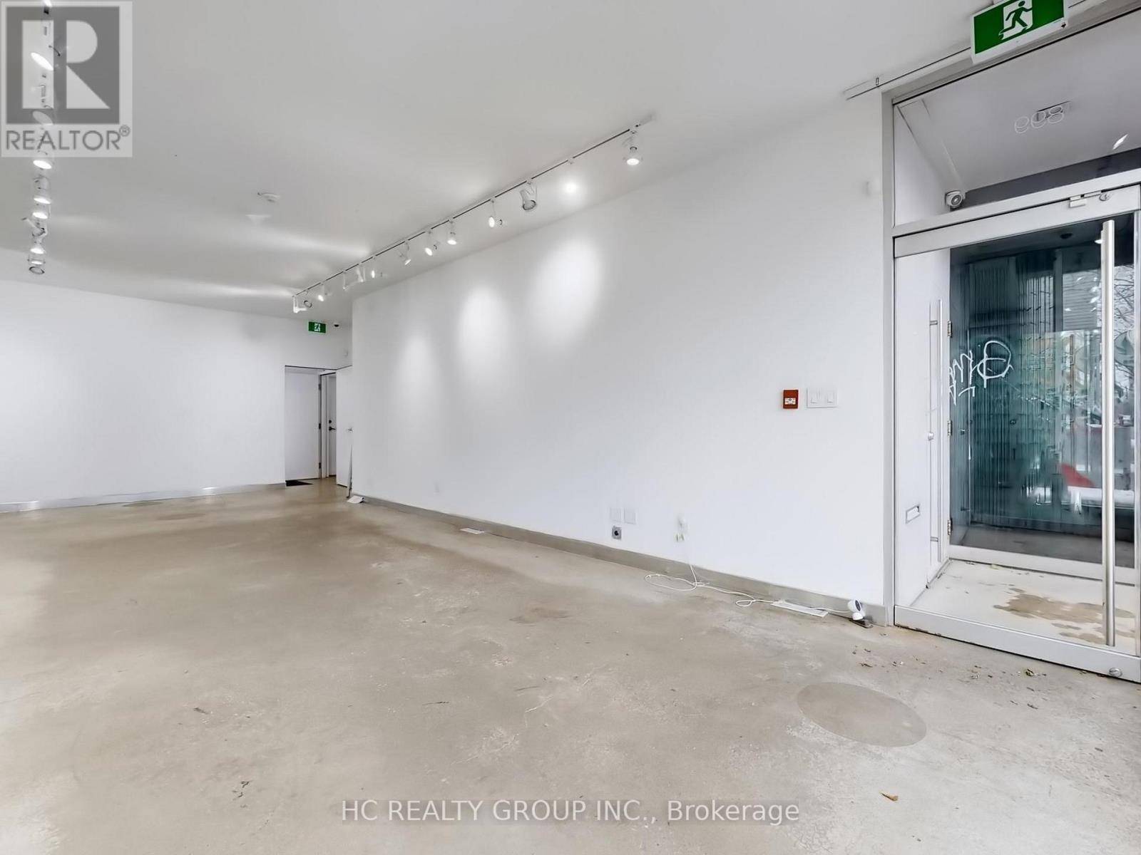 Toronto (trinity-bellwoods), ON M6J1V9,899 DUNDAS STREET W