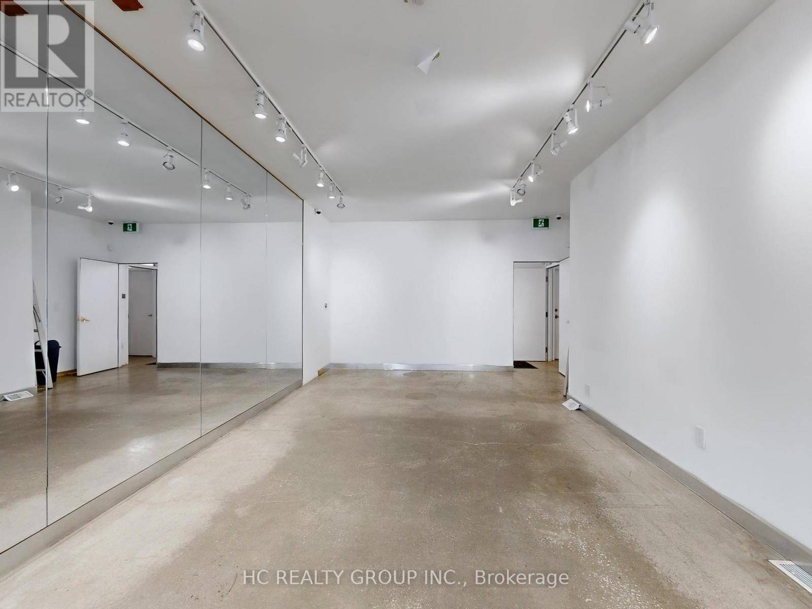 Toronto (trinity-bellwoods), ON M6J1V9,899 DUNDAS STREET W