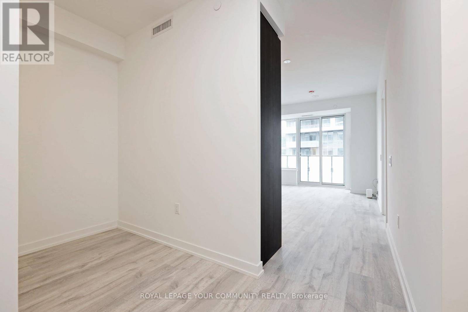Toronto (newtonbrook East), ON M2M0B9,8 Olympic Garden DR #1003