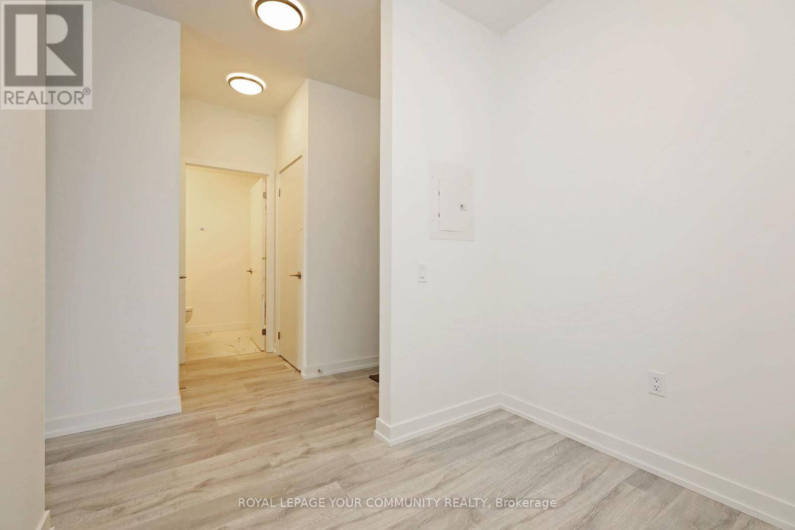 Toronto (newtonbrook East), ON M2M0B9,8 Olympic Garden DR #1003