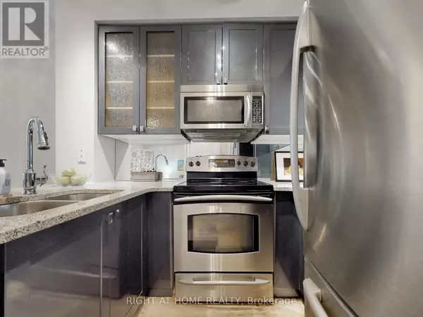 Toronto (annex), ON M5R1G1,21 Scollard ST #207