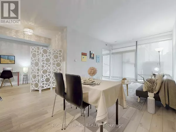 Toronto (annex), ON M5R1G1,21 Scollard ST #207