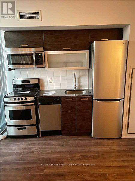 Toronto (little Portugal), ON M6J3G2,36 Lisgar ST #819E